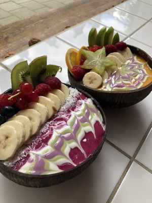 Pink bowl and orange bowl at Rainbowls in Amsterdam