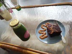 Dessert and juice at Rainbowls in Amsterdam