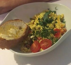 Scrambled V-eggs at Hi Mir Vegan Cafe in Nizhny Novgorod