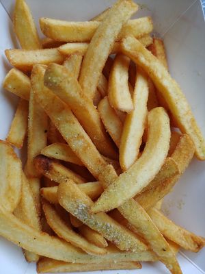Fries: they are lightly seasoned. Would have liked more seasoning and it be more even. Fried tasted a bit like plastic for some reason, only complaint to this place, it was amazing at ZeeZee's in Roanoke