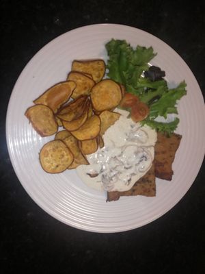 Seitan com molho de cogumelos at Green in Paredes