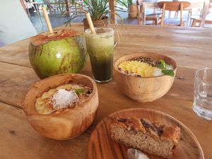 Smoothie bowls, banana bread, green juice and coconut! at Musa Cookery in 