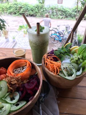 Chakra bowl, spring roll bowl and power green smoothie in the tree house  at Musa Cookery in 