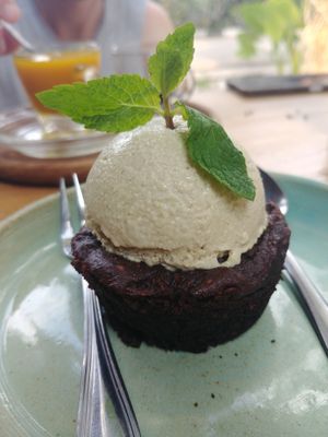 Brownie with cashew nice-cream at Musa Cookery in 