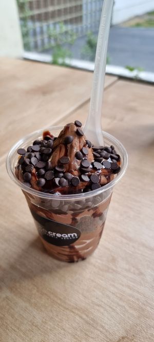 Me encanta este, tiene brownie. at NiceCream in Santiago