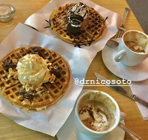 Waffles + hot chocolate at NiceCream in Santiago