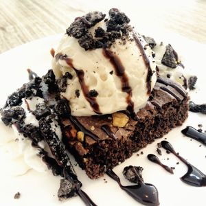 Brownie con helado  at NiceCream in Santiago
