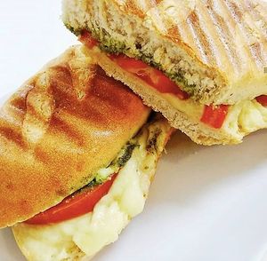 Sandwich Caprese at NiceCream in Santiago