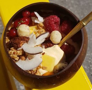 Yellow smoothie bowl at MyVegina in Stockholm