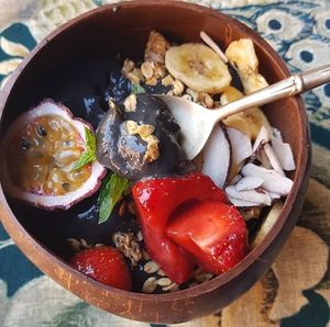 Black smoothie bowl at MyVegina in Stockholm