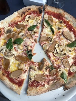 Chorizo vegan pizza at Manso Pizzeria in Barcelona