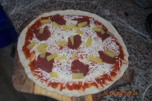 PIZZA HAWAIANA CRUDA at Manso Pizzeria in Barcelona