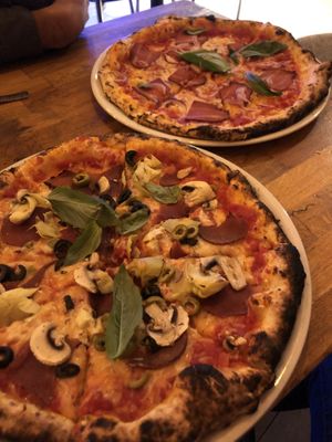 Manso vegana y bacon vegano at Manso Pizzeria in Barcelona