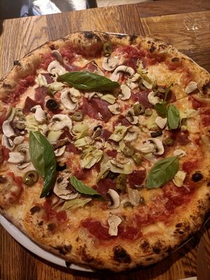 Pizza Manso (vegan) at Manso Pizzeria in Barcelona