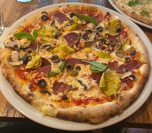 Manso Pizza - artichokes, coconut cheeze, mushrooms, olives, basil and veg smoked ham 😋   at Manso Pizzeria in Barcelona