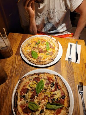 Both pizzas at Manso Pizzeria in Barcelona