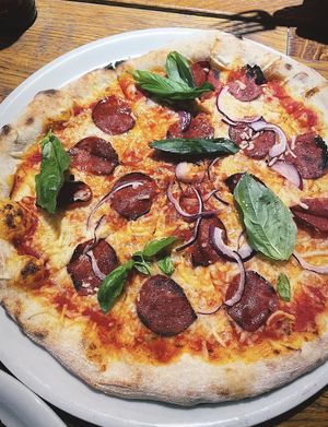 Vegan chorizo and red onion pizza! Very good!😛  at Manso Pizzeria in Barcelona