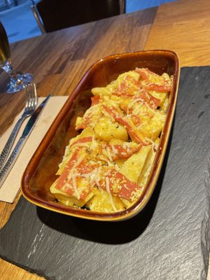 Patatas gratinadas veganas  at Manso Pizzeria in Barcelona