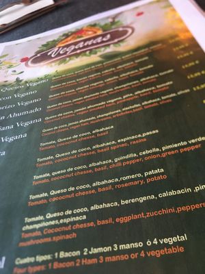 Pizzas veganas at Manso Pizzeria in Barcelona