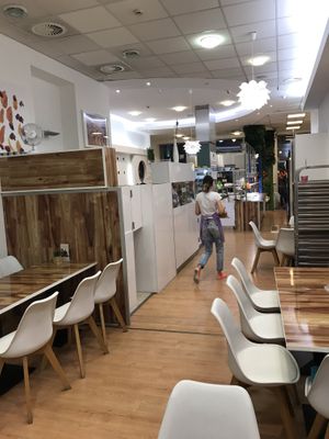 Smart and bright eating area at 827 Speciality Kitchen - Kalvin in Budapest