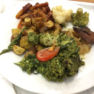 Canteen-style food at 827 Speciality Kitchen - Kalvin in Budapest