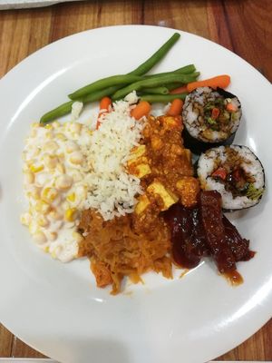 Sushi, Indian-style tofu, veggies, rice, BBQ seitan and more at 827 Speciality Kitchen - Kalvin in Budapest