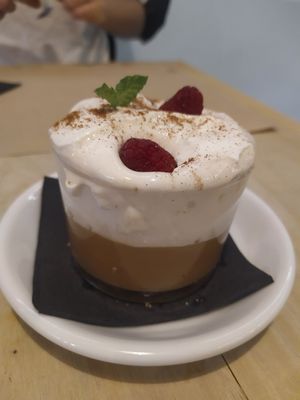 Suspiro a la limeña at Los Andenes Vegan in Madrid