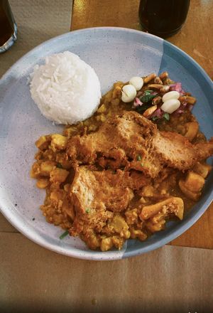 Carapulcra con chicharrones veganos  at Los Andenes Vegan in Madrid