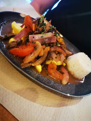 Lomo salteado at Los Andenes Vegan in Madrid