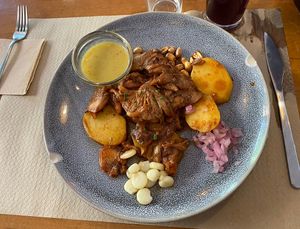 Setas a la parrilla en salsa anticuchera   at Los Andenes Vegan in Madrid