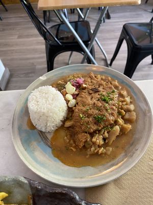 Carapulcra con chicharrones veganos  at Los Andenes Vegan in Madrid