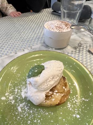 El postre del fons ES-PEC-TA-CU-LAR (suspiro a la limeña)  at Los Andenes Vegan in Madrid