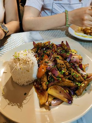 Lomo saltado at Los Andenes Vegan in Madrid