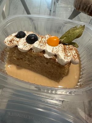 Tarta de tres leches at Los Andenes Vegan in Madrid