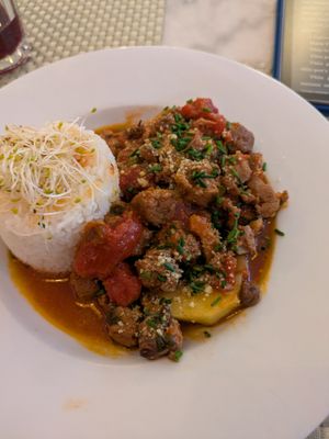 Guiso at Los Andenes Vegan in Madrid