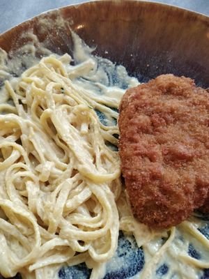 Tallarines con milanesa at Los Andenes Vegan in Madrid