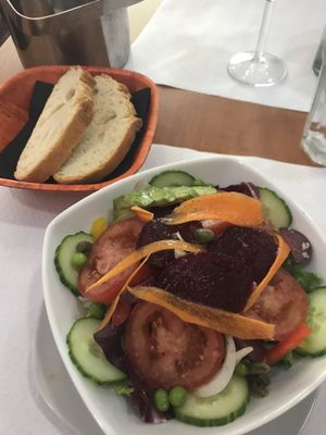 Ensalada mixta  at Los Andenes Vegan in Madrid