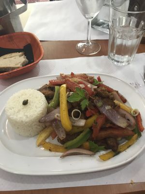 “Lomo” hecho de soja con verduras at Los Andenes Vegan in Madrid