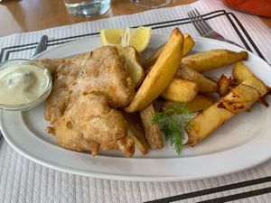 Fish and chips vegano at Los Andenes Vegan in Madrid