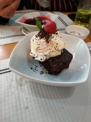 Chocolate cake at Los Andenes Vegan in Madrid