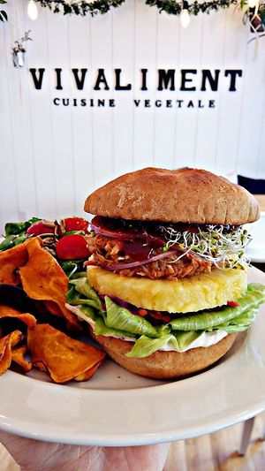 Jacky burger  at Vivaliment in Gatineau