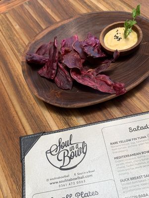 Complimentary beetroot chips and hummus at Soul in a Bowl in Sanur