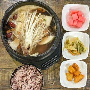 Vegan Samgyetang at Daehwa Vegetarian in Central Singapore