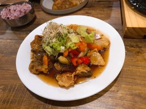 This is nice! Tangsuyuk at Daehwa Vegetarian in Central Singapore