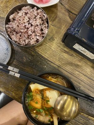 Rice and individual hotpot bowl at Daehwa Vegetarian in Central Singapore