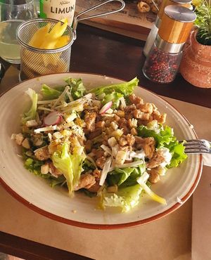 Vegan Caesar salad 🥗 (lettuce, pea protein strips, croutons, vegan cheese and dressing) at La Pentola in Rabac