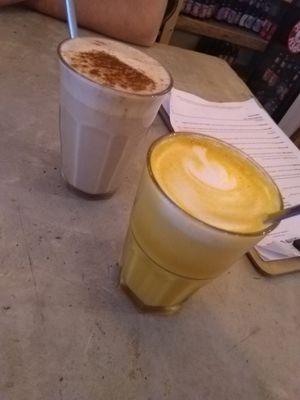 Chai and golden tumeric lattes at SOIL Vegan Cafe - West in Amsterdam