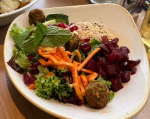 Vegan falafel bowl   at Dean & David in Trier
