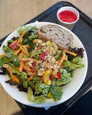 Salatbowl at Dean & David in Trier