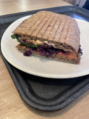 Veganes Süßkartoffel Sandwich   at Dean & David in Trier